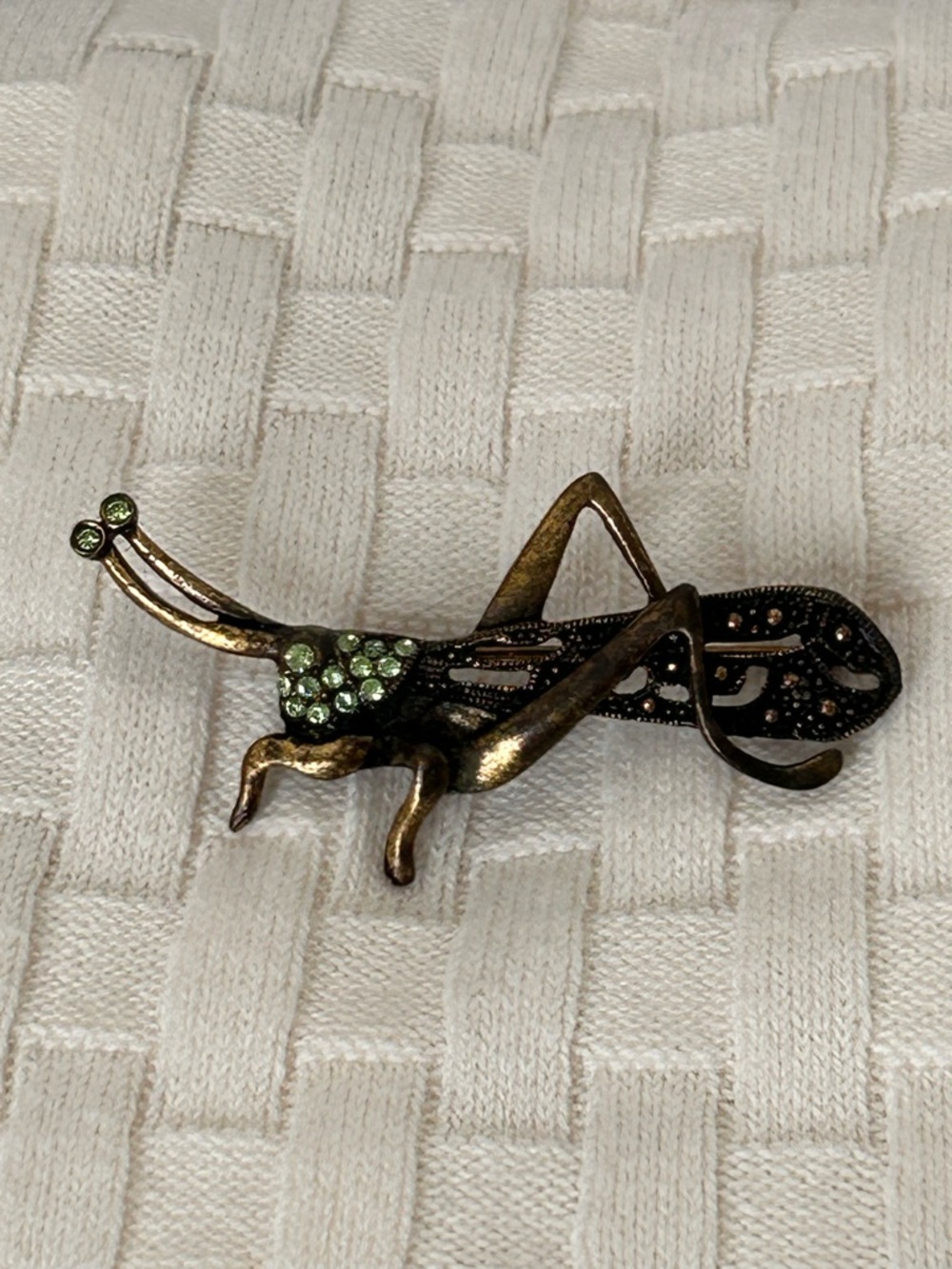 Vintage-Inspired Brass Grasshopper Brooch with Green Crystals (4)
